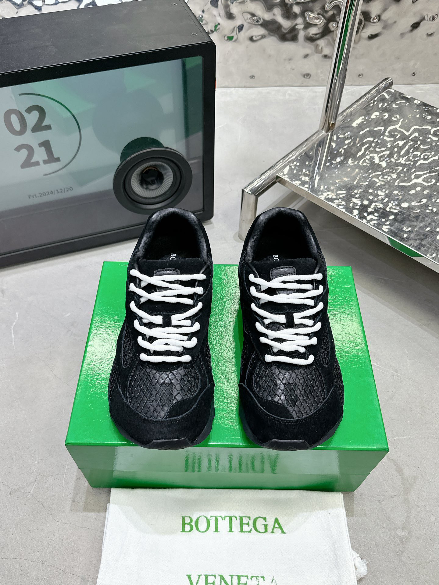 b0tte*a Ven*ta orbit sneaker