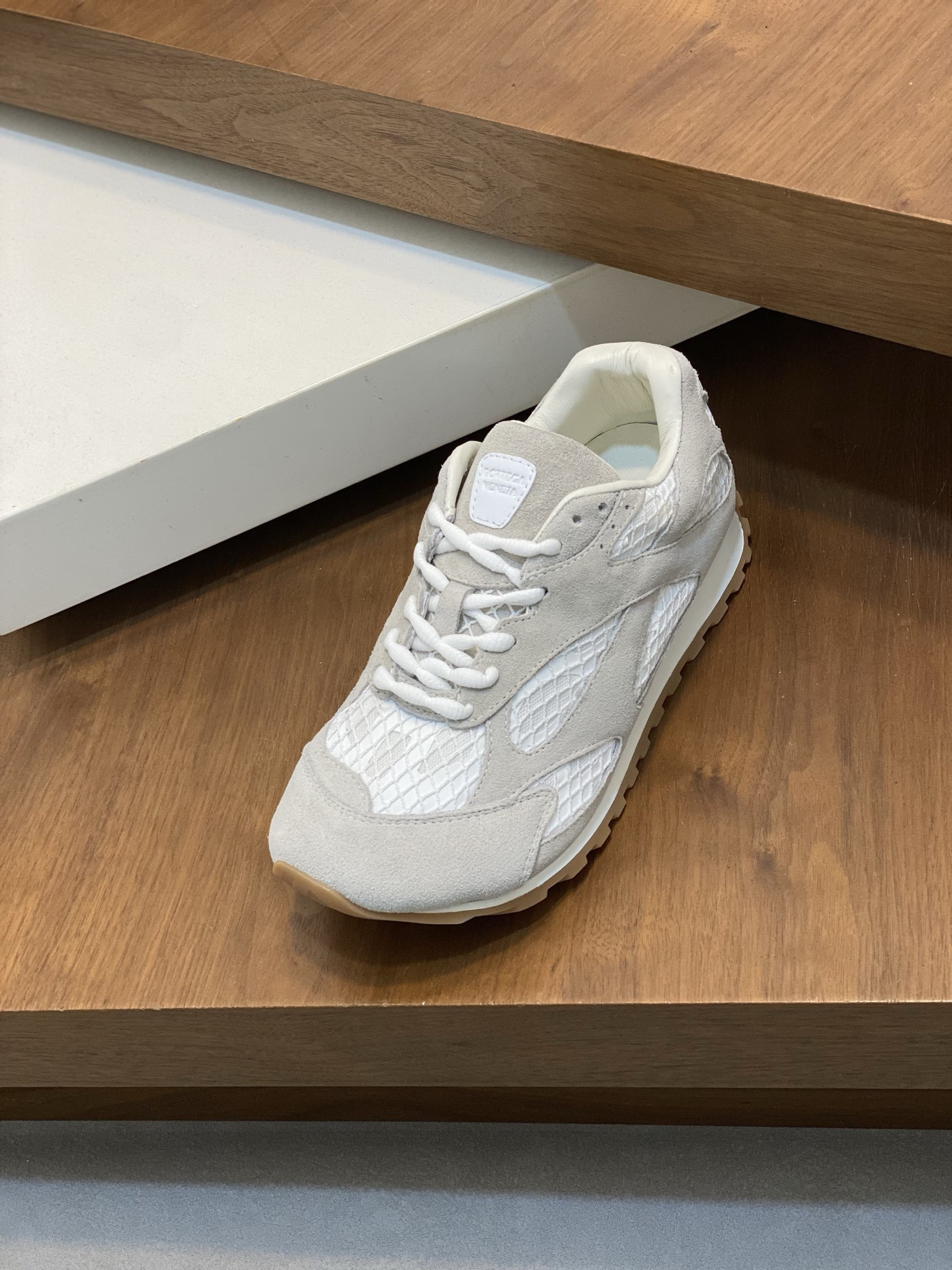 b0tte*a Ven*ta orbit sneaker