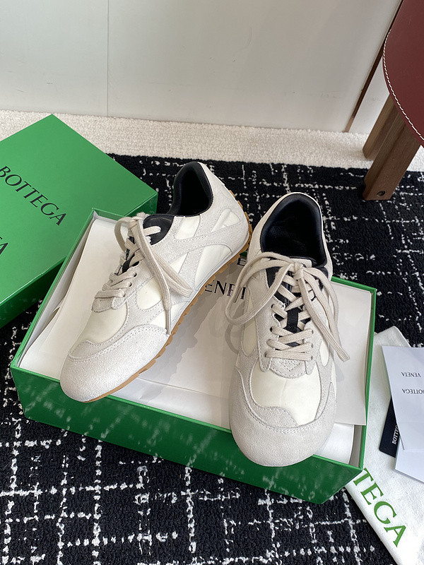 b0tte*a Ven*ta sneaker