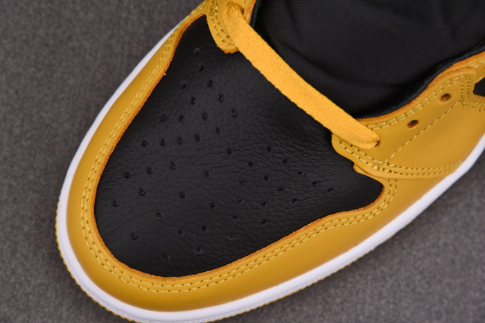 AIR JORDAN 1 RETRO HIGH OG “POLLEN” 555088-701