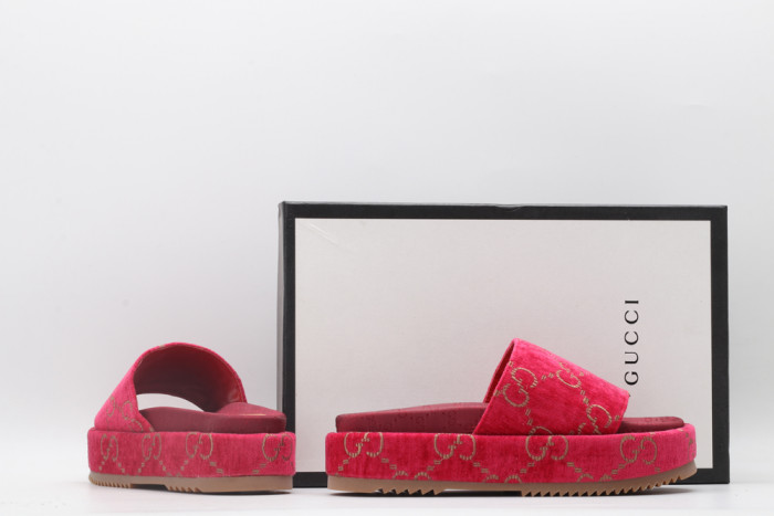 G*u*i slippers