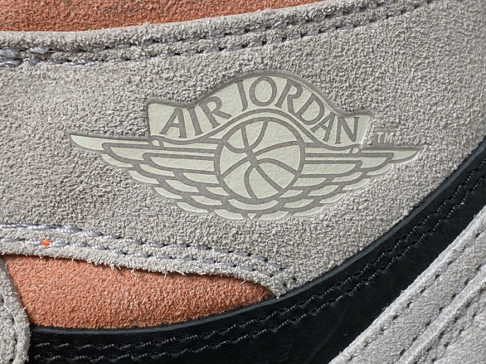 Air Jordan 1 Retro High OG “Neutral Grey” 555088-018