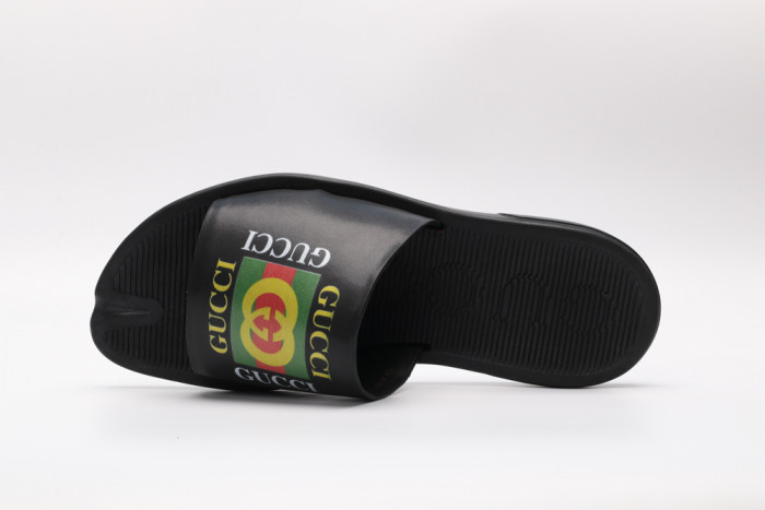 G*u*i slippers