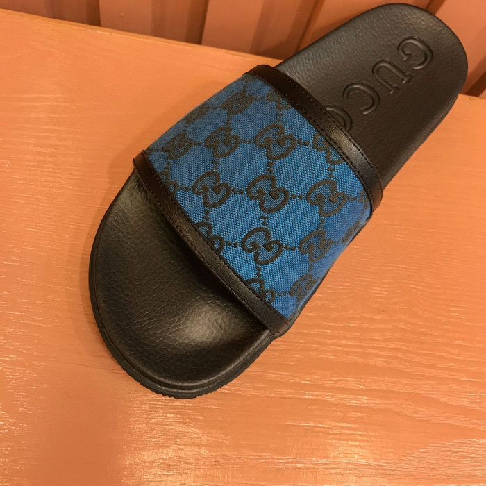 G*u*i slippers