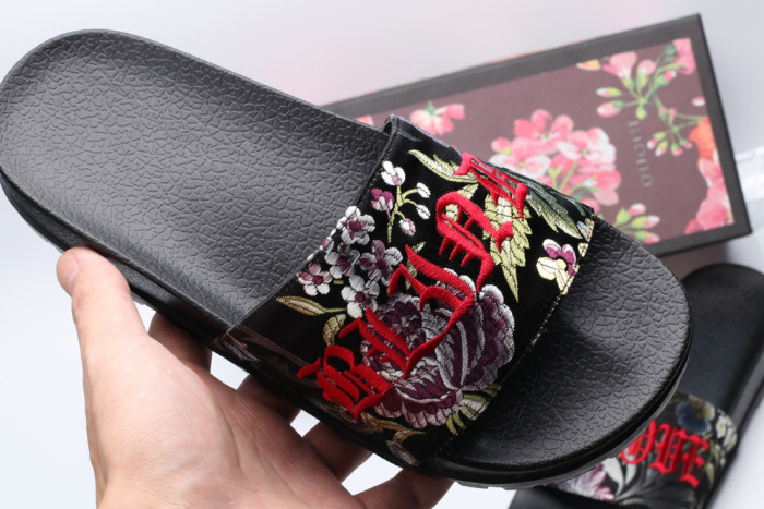 G*u*i slippers