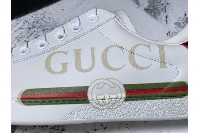 G*u*i ace embroidered low-top sneaker white with logo