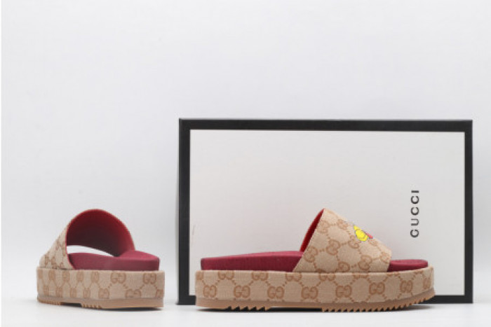 G*u*i slippers