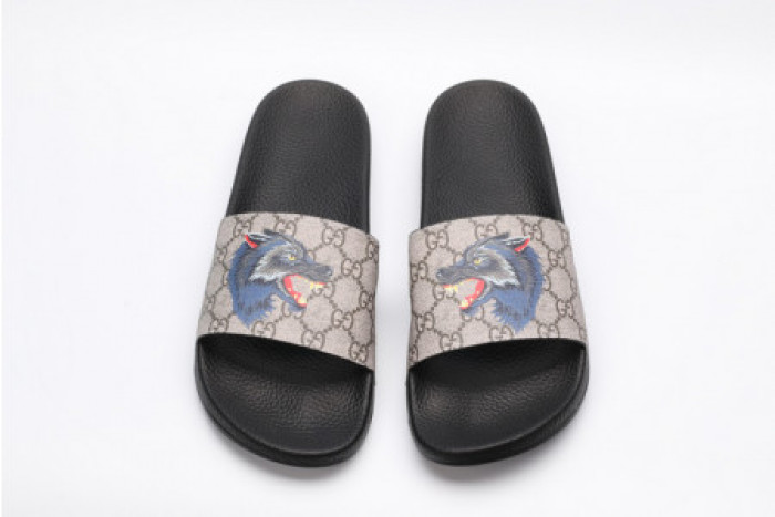 G*u*i slippers