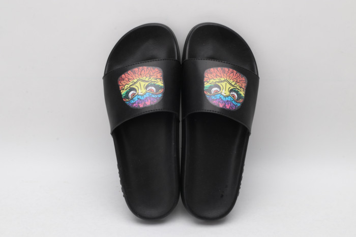 G*u*i slippers